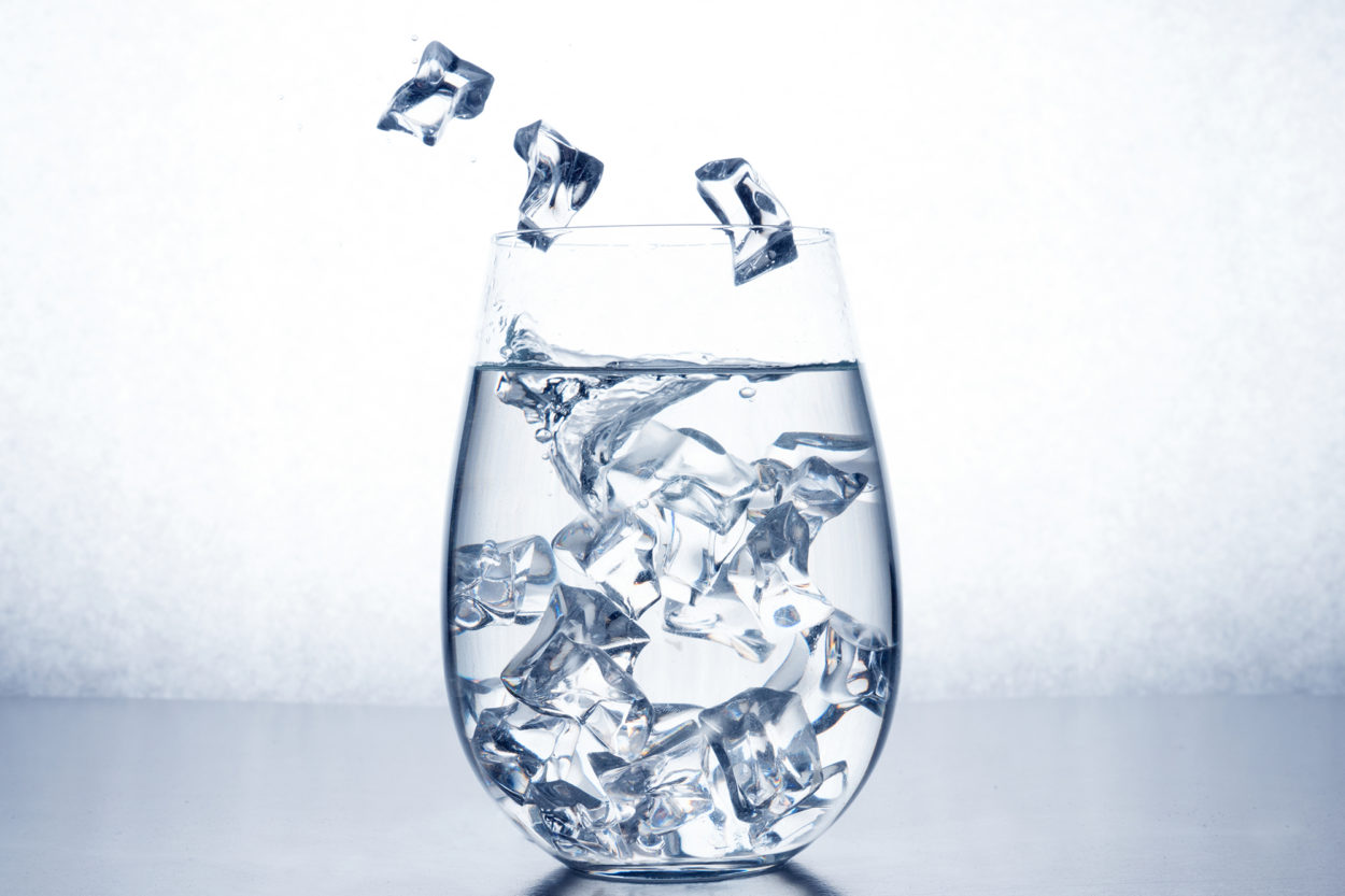 BRINDAR CON AGUA MALA SUERTE