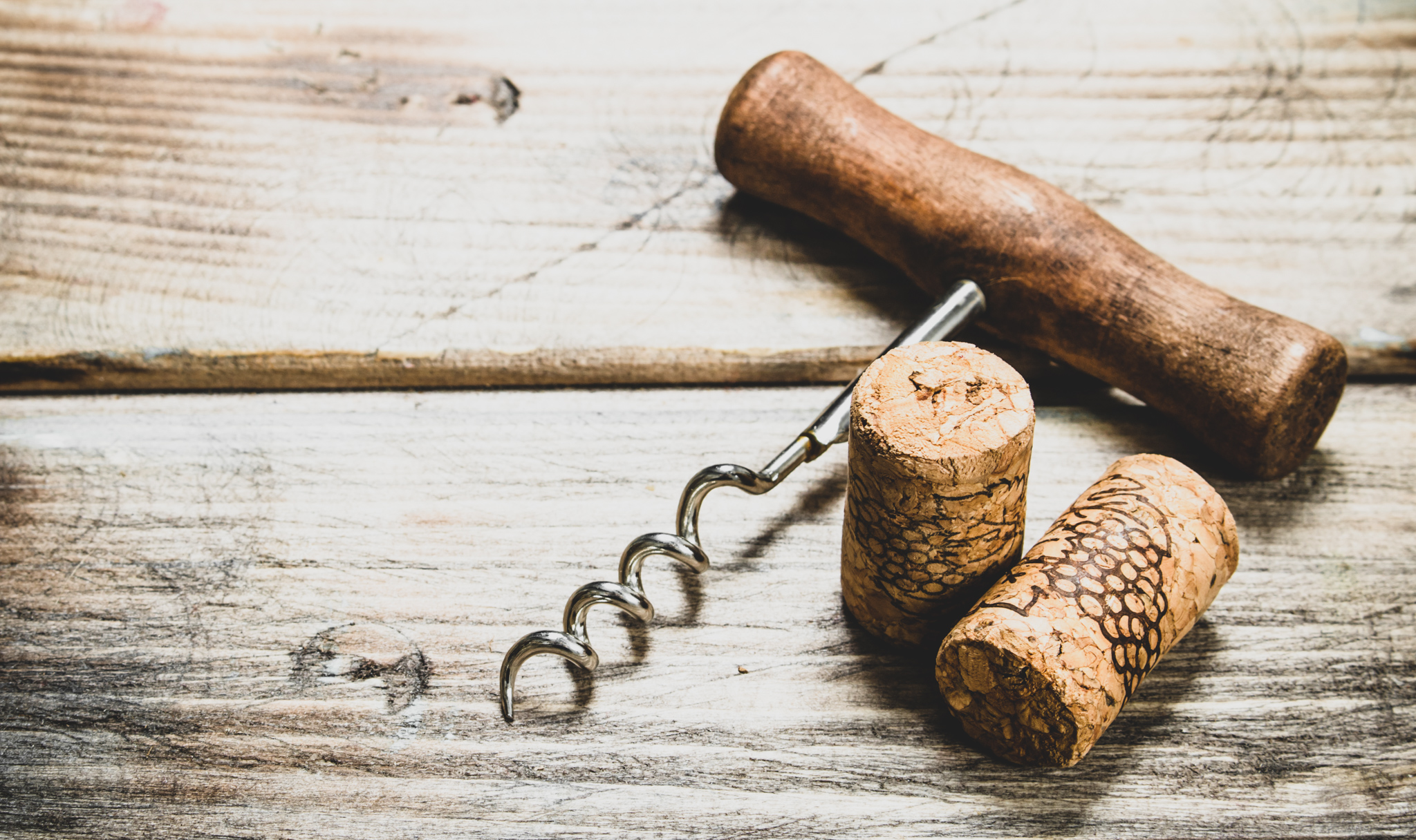 Corkscrew with corks. Blog Matarromera