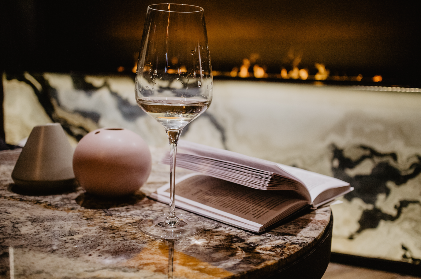 cinco-novelas-y-cinco-vinos-para-el-dia-del-libro
