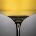 El blanco no es un solo color: 4 vinos que te harán mirar la copa de otra manera